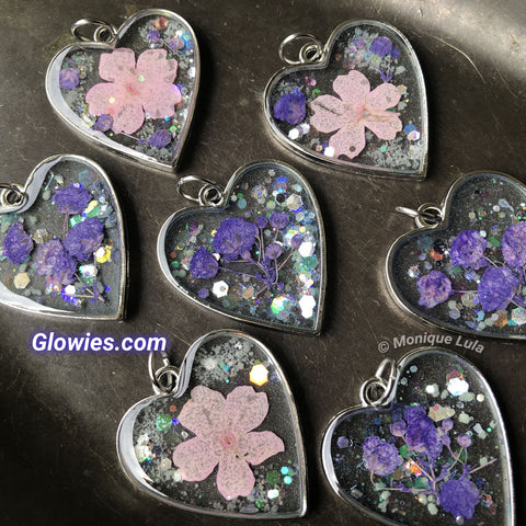 Dried Flower Glow Heart Necklace