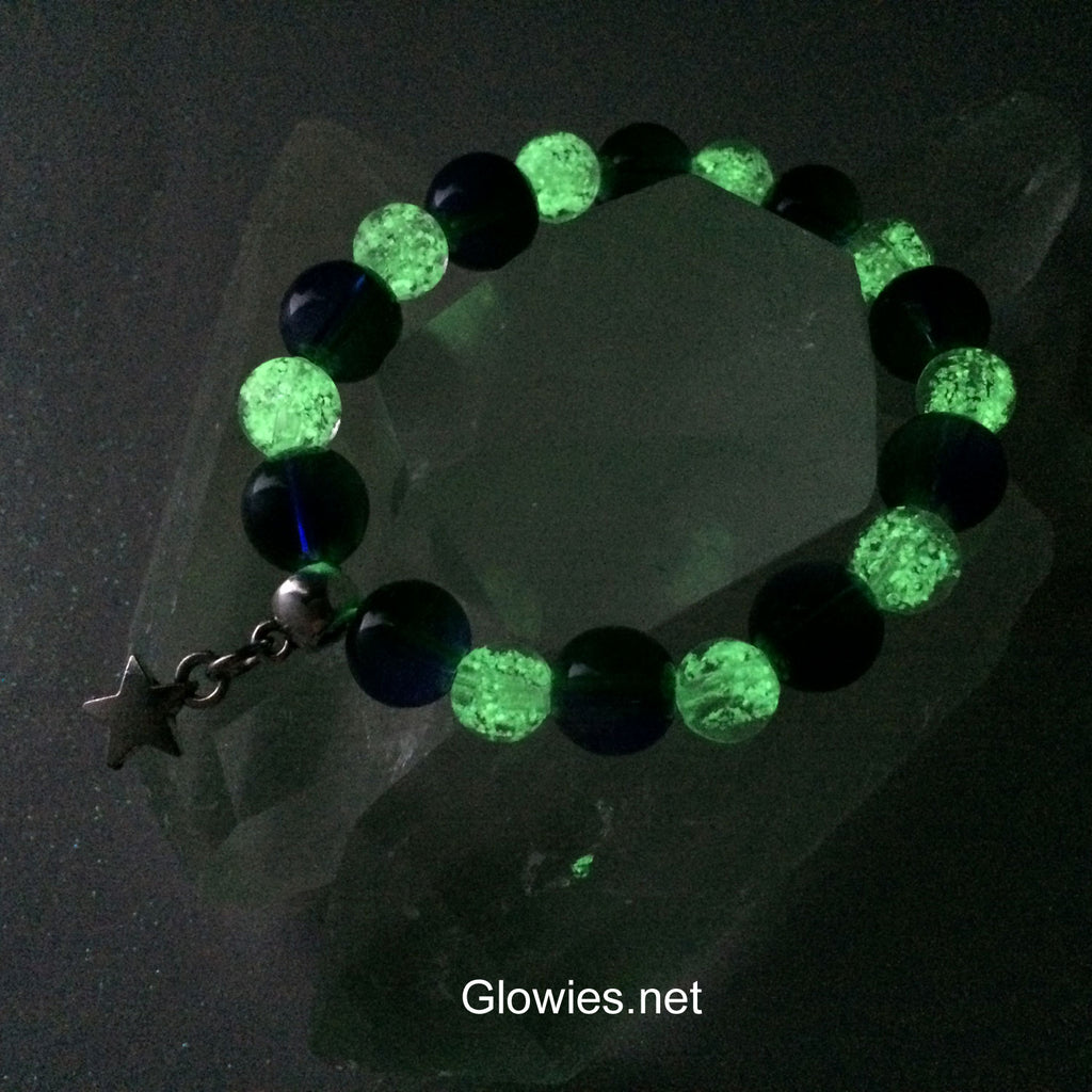 Glowies Glow Jewelry Art & Decor - Aurora Borealis Glow in the Dark Beaded  Stretch Bracelet