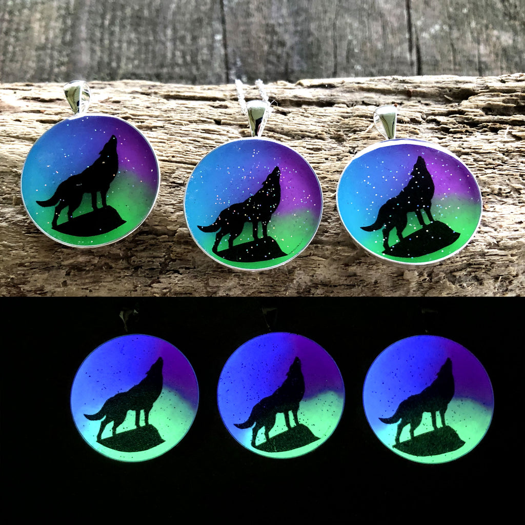 Aurora Borealis Howling Wolf Glow in the dark Necklace