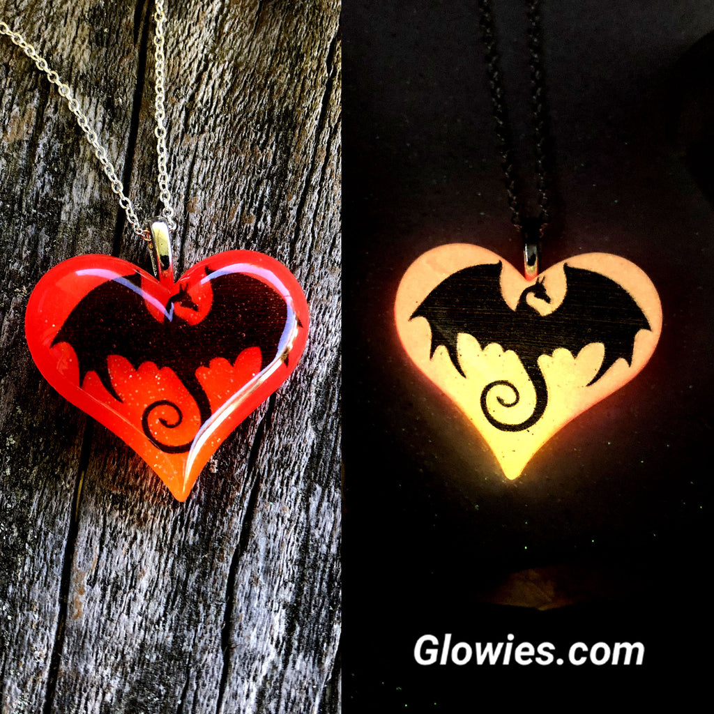 Glowies Glow Jewelry Art & Decor - Silver Dragon inside Lula Heart glow in  the dark necklace