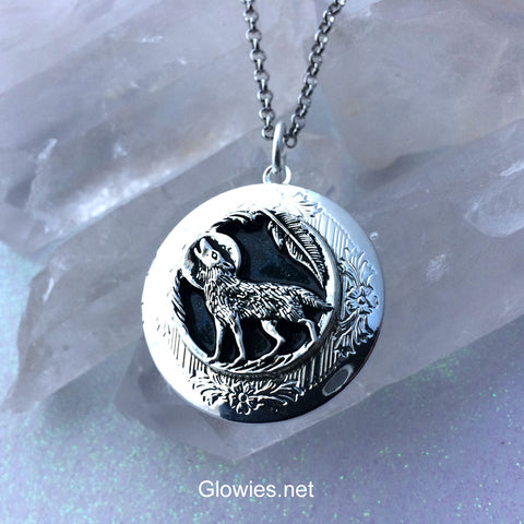 Howling Wolf Full Moon Glow Locket ® for Pictures