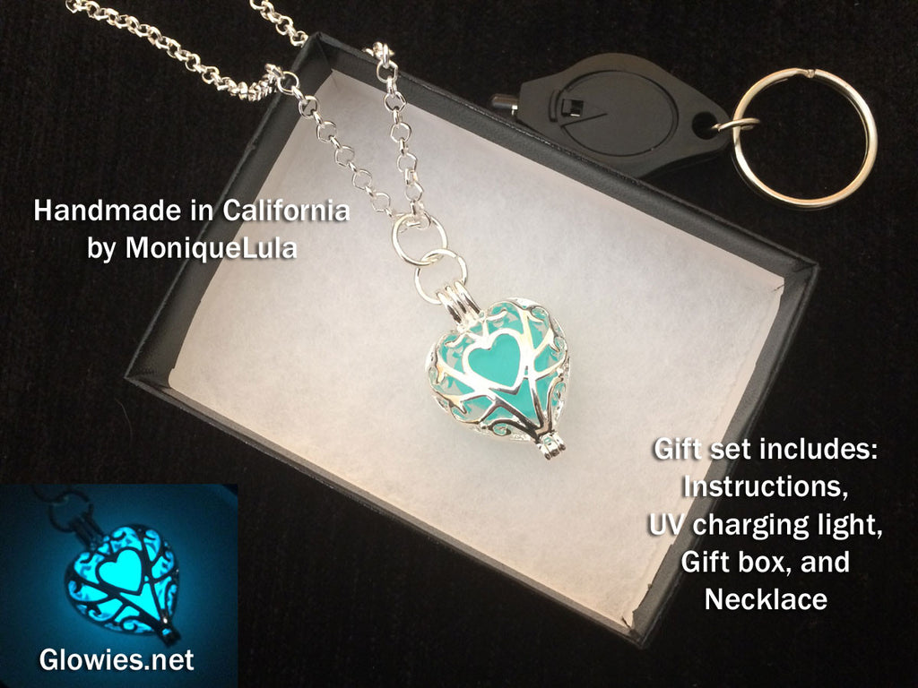 Gift Set Frozen Glowing Heart Necklace