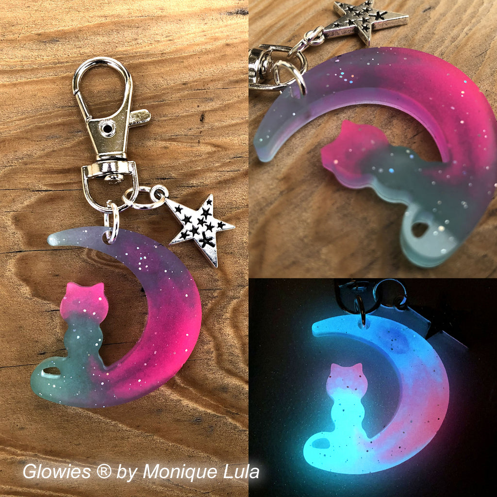 Glowies Glow Jewelry Art & Decor - Cat on the Moon Glow in the dark Purse  Charm Key Chain