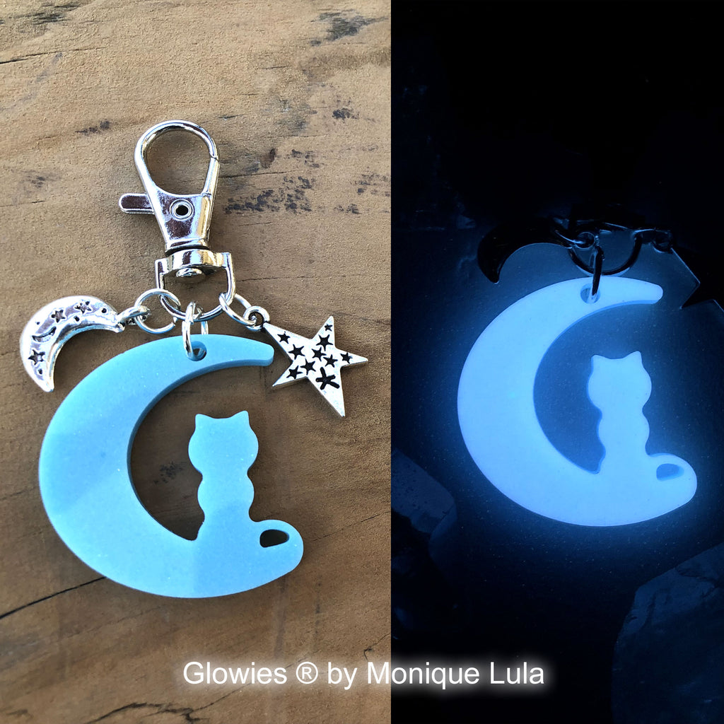 Glowies Glow Jewelry Art & Decor - Cat on the Moon Glow in the dark Purse  Charm Key Chain