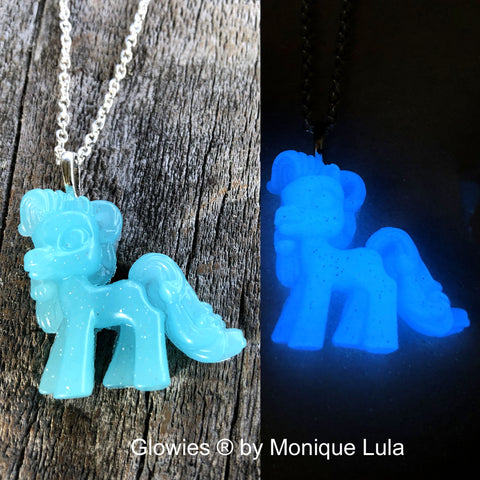 Pony Glow in the dark necklace
