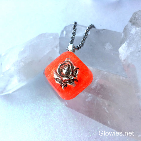 Frozen Rose Glow Necklace